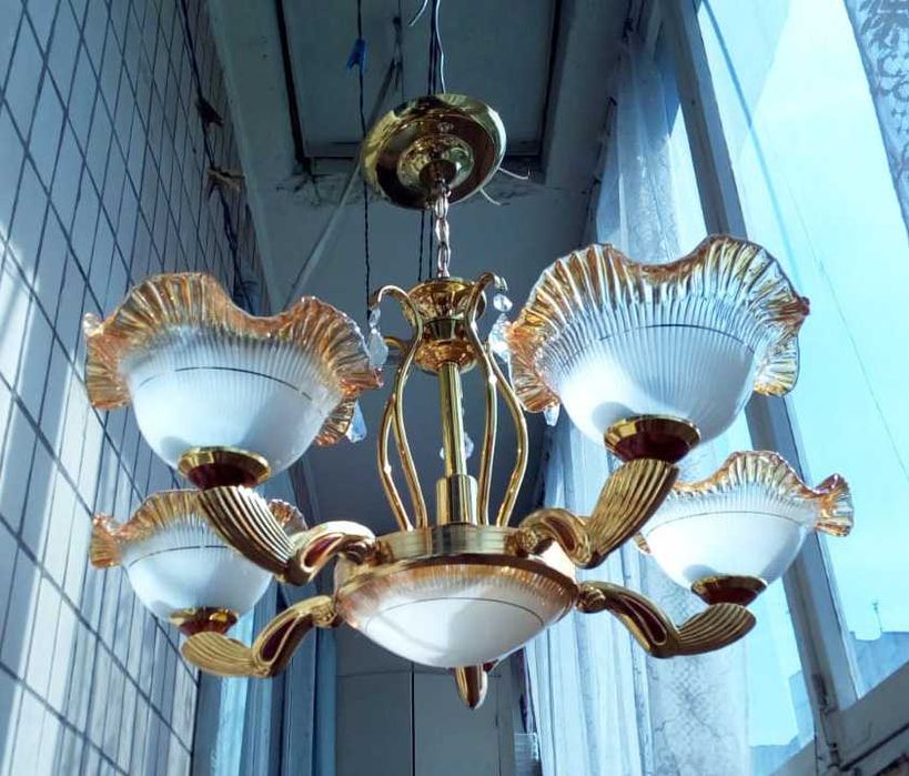 Люстра, цветное стекло, 6-ти ламповая, с подвесками