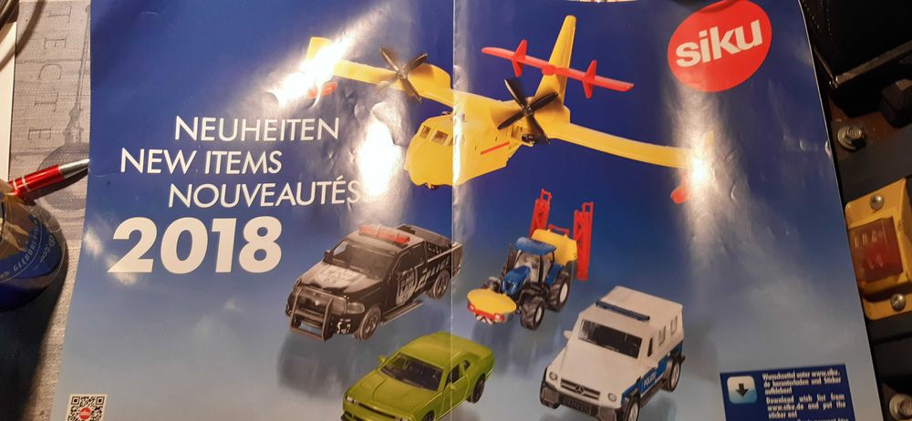 stary kolekcjonerski folder prospekt niemiecki resoraków siku 2018r.