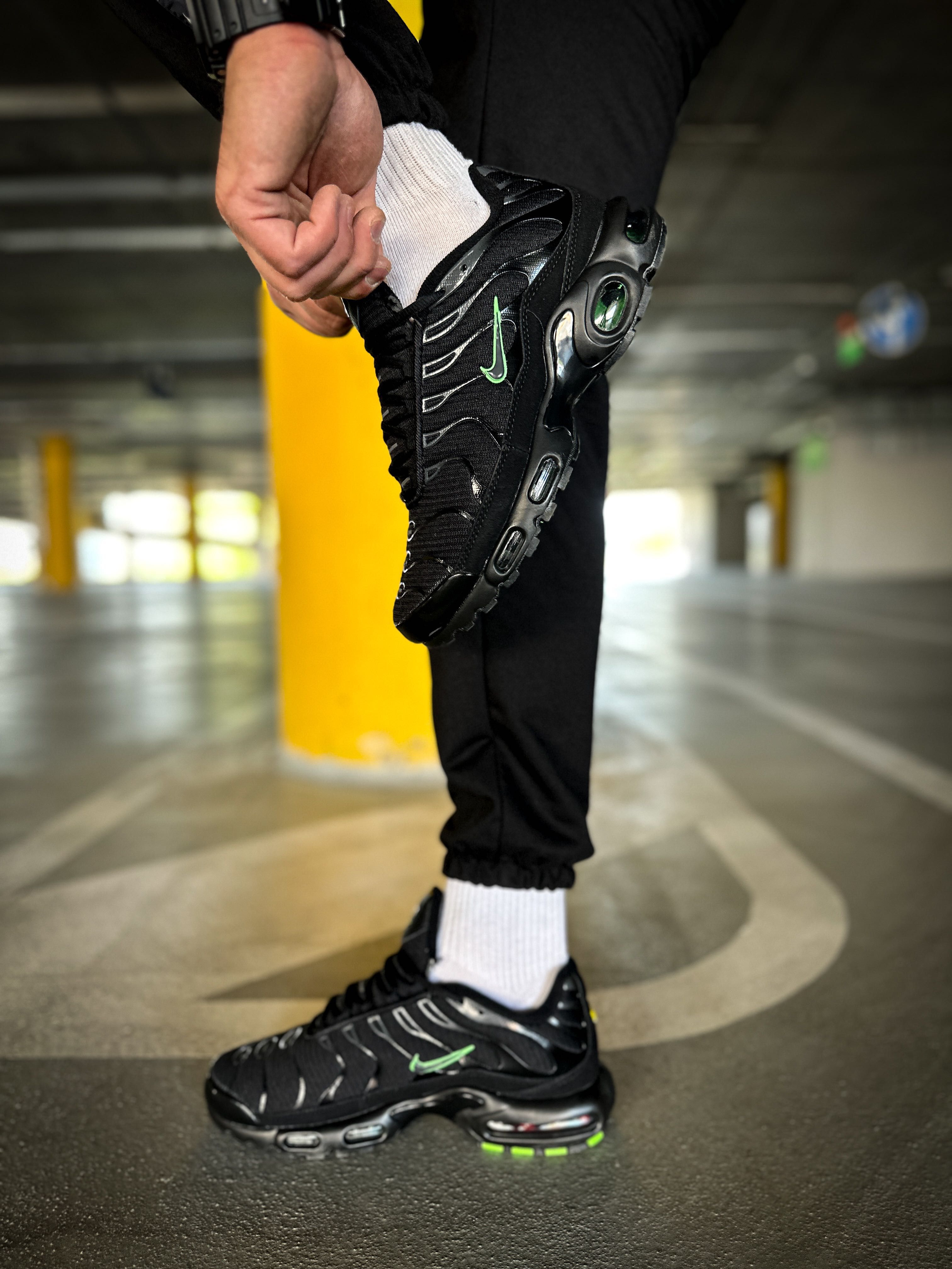 Мужские кроссовки Nike Air Max Plus "Black/Volt" Размеры 41-45