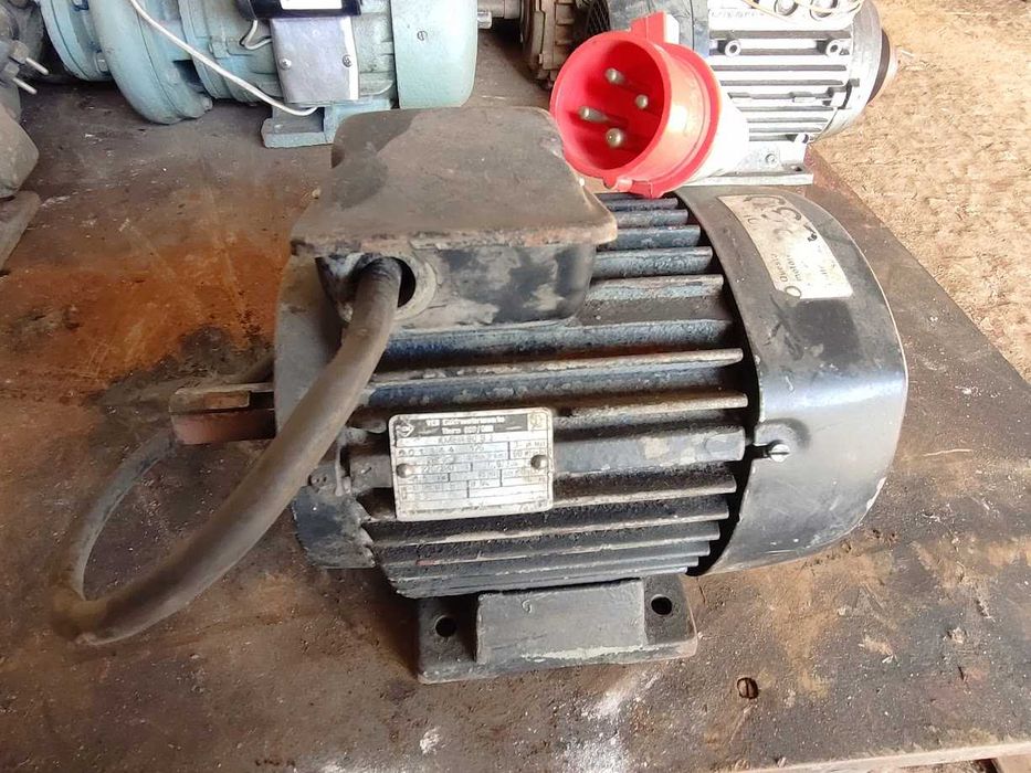 Motor trifásico alemão com 2CV