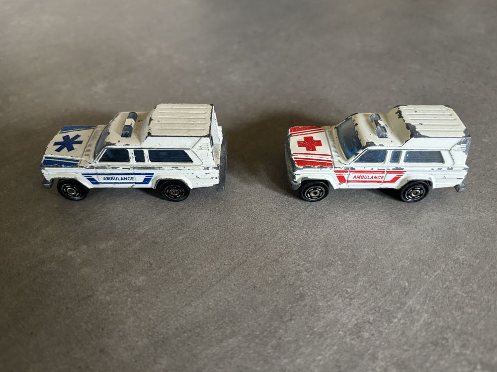 Resoraki Majorette 2X Jeep Wagoneer Ambulance Ambulans made in France