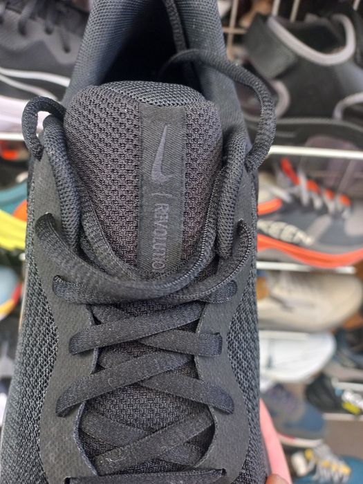 Чоловічі кросівки для бігу Nike Revolution 7