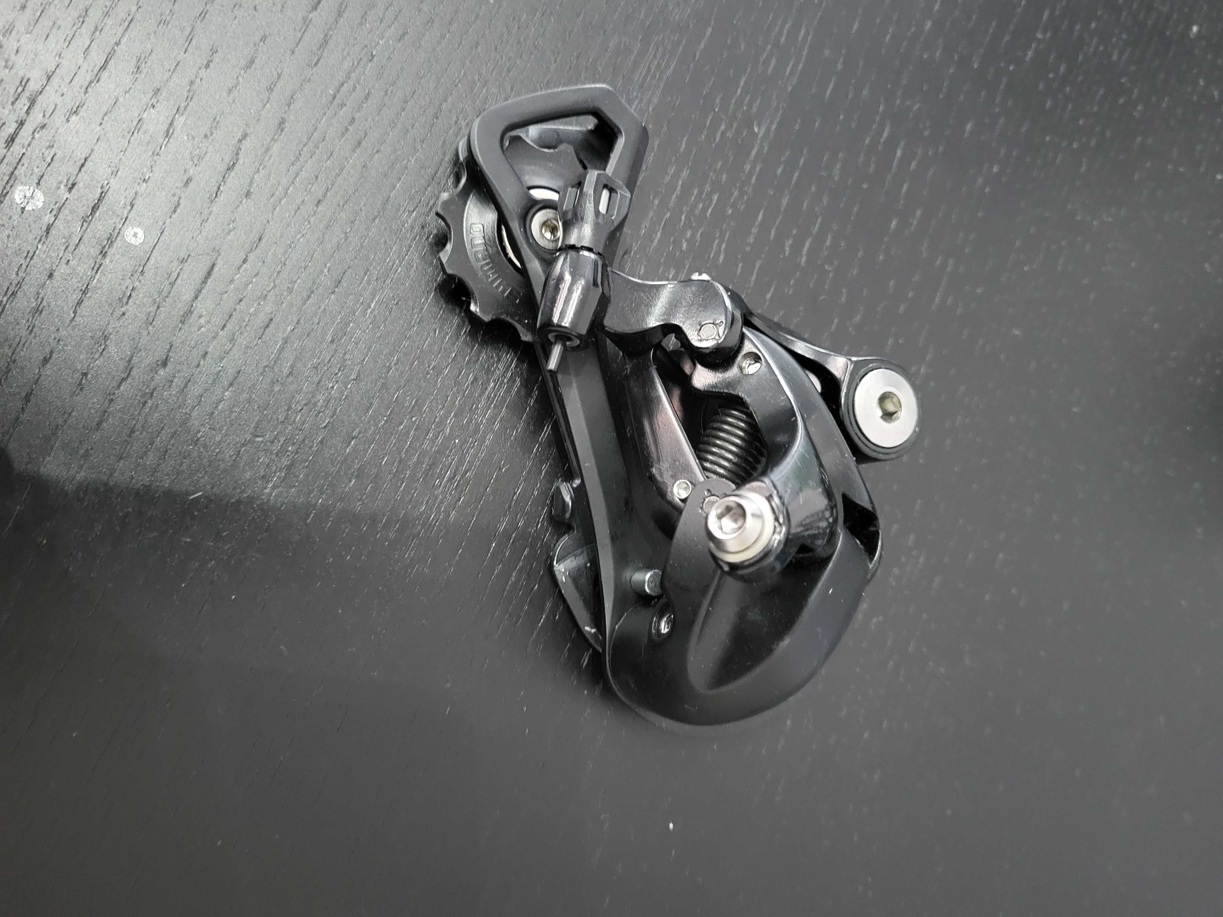 Przerzutka tylna Shimano 105 RD-5800-GS średni wózek 11-rz. czarna