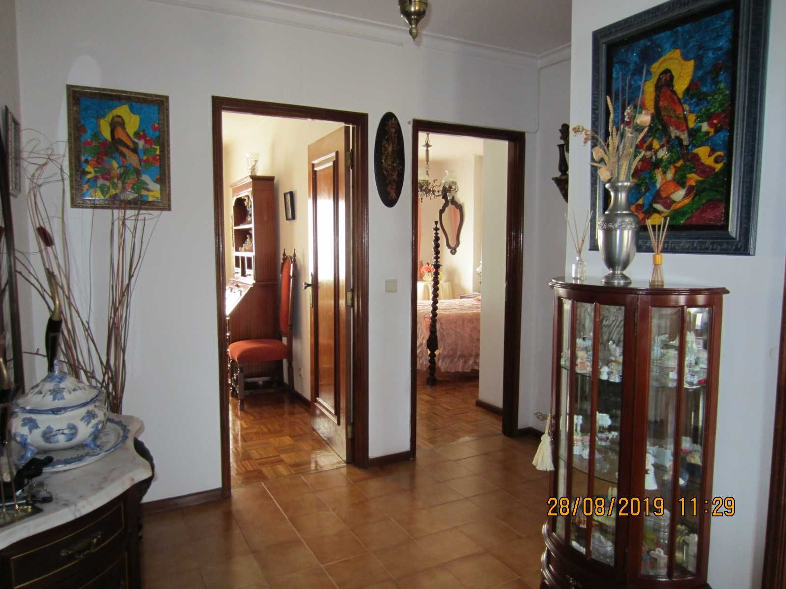 Alugo apartamento no centro de Alijó
