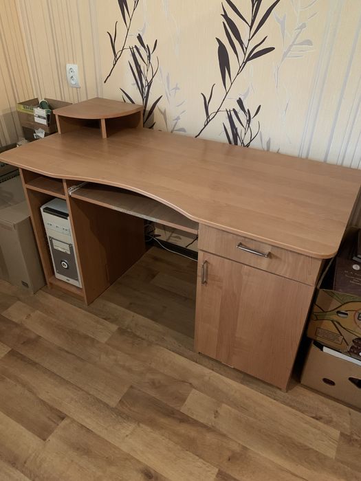 Компютерний стіл