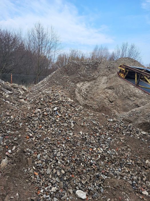 Trylinka z rozbiórki, gruz z kruszarki