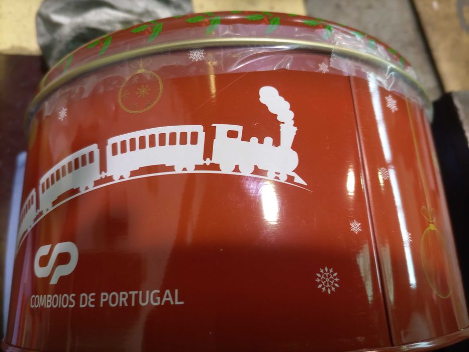 Lata oferecida pela CP na época natalícia