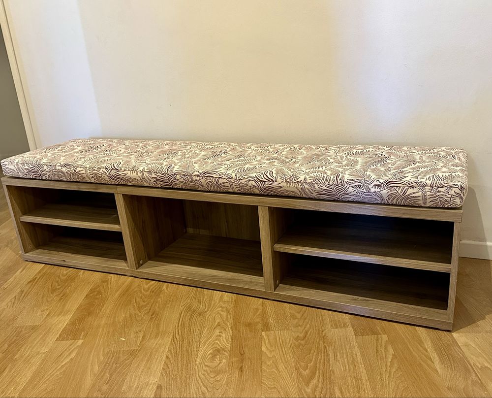 Banqueta Ikea Besta com almofada