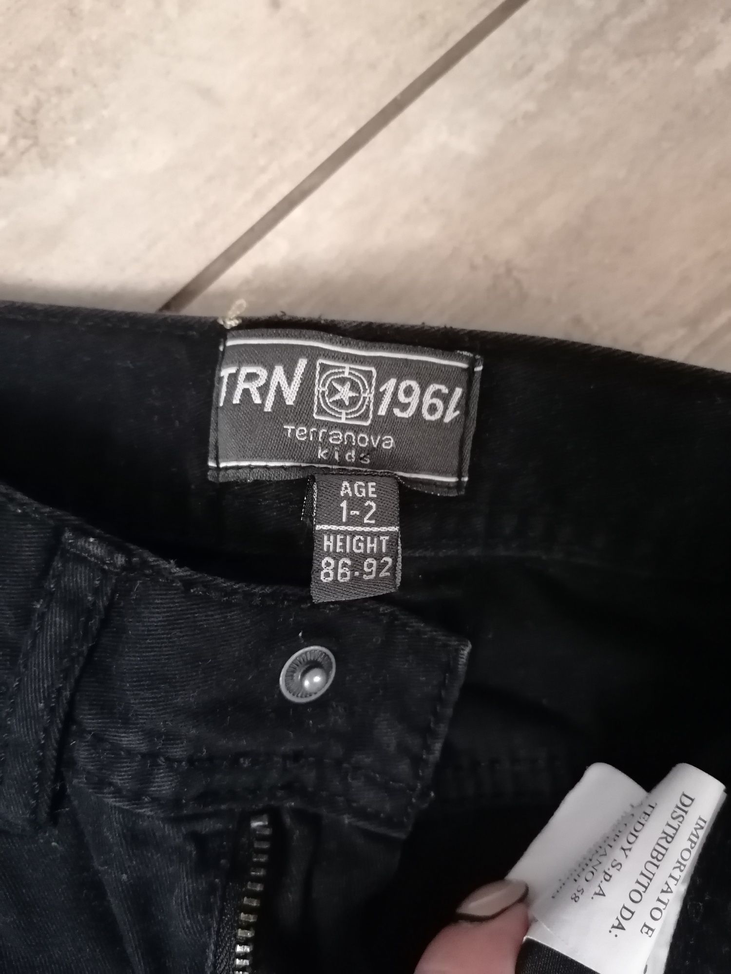 Czarne spodnie jeansowe 86-92