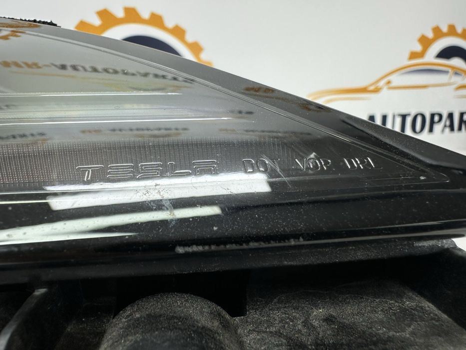 Фара права EU tesla model  3 highland