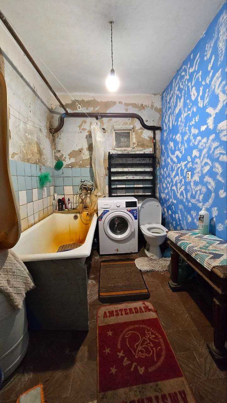 Продається будинок у районі центрального ринку.