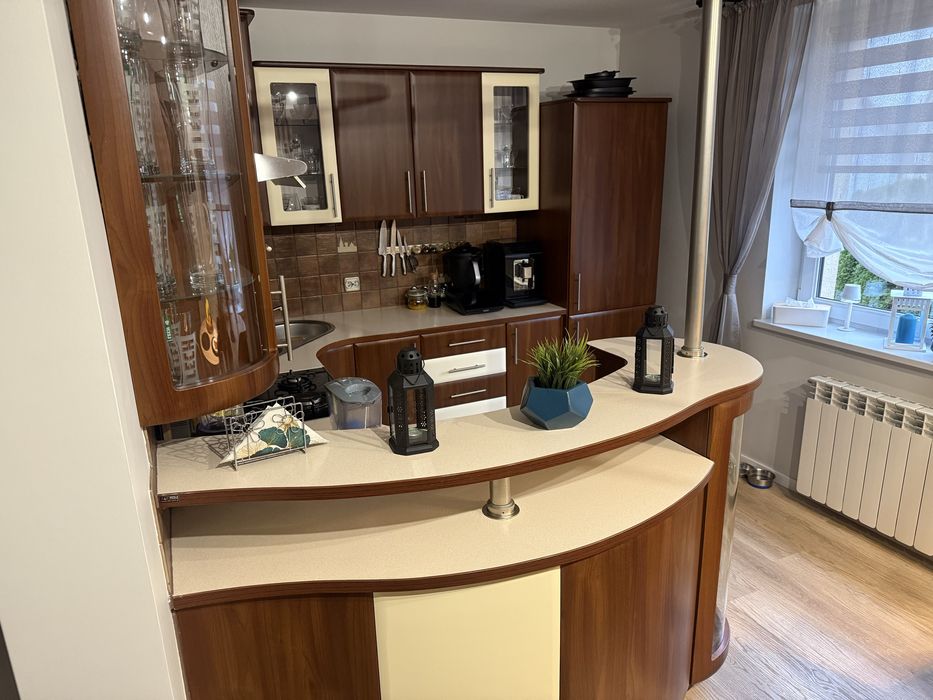 Sprzedam meble kuchenne z zabudowaną lodówką