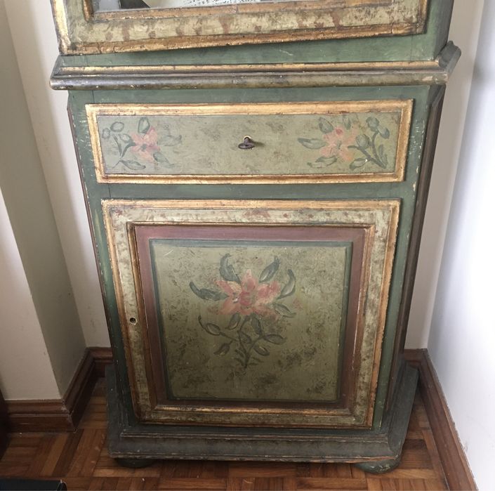 Oratório antigo com movel de apoio