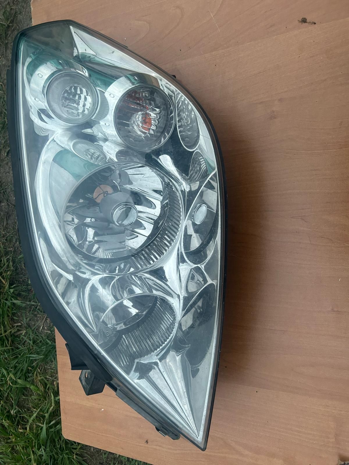 Nissan Primera P12 01-07r lampa przód przednia lewa