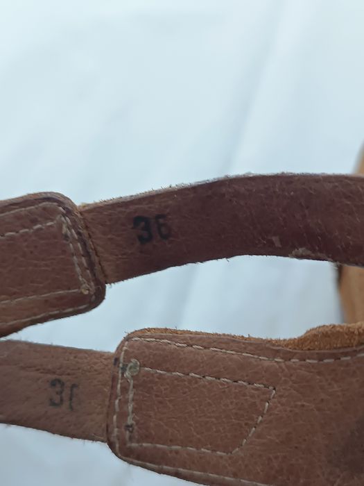 Sandálias compensadas