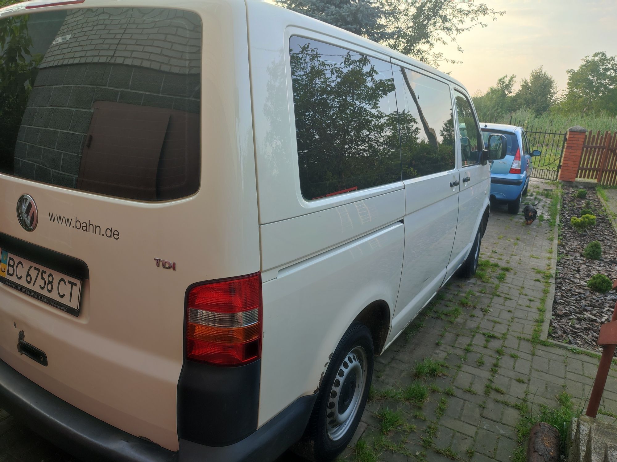 Автомобіль Volkswagen T5, автомобиль