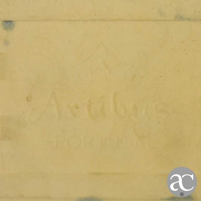 Azulejo ARTIBUS, com desenho de losangos em dourado e Azul-cobalto