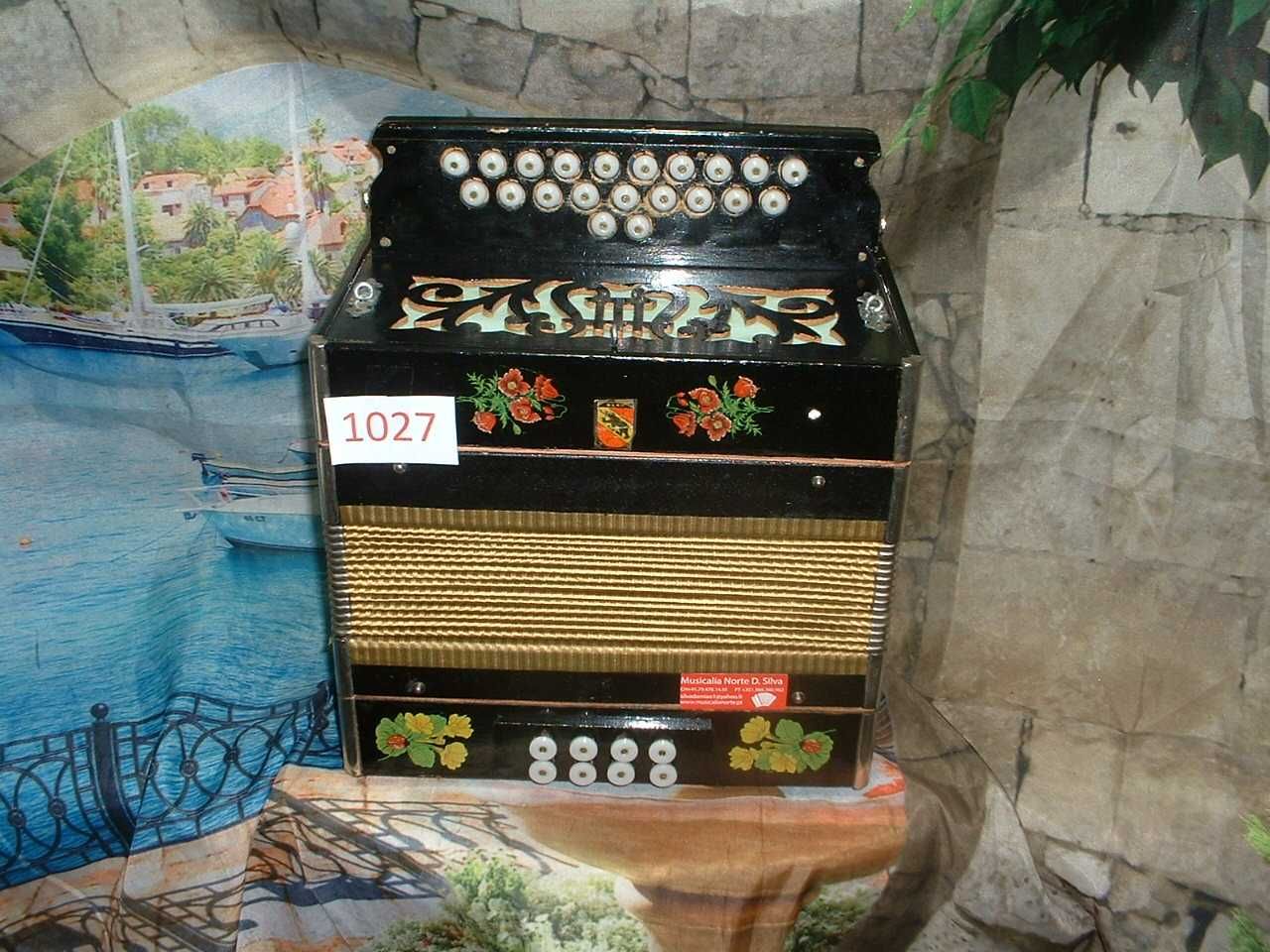 Concertina para venda N, 1027