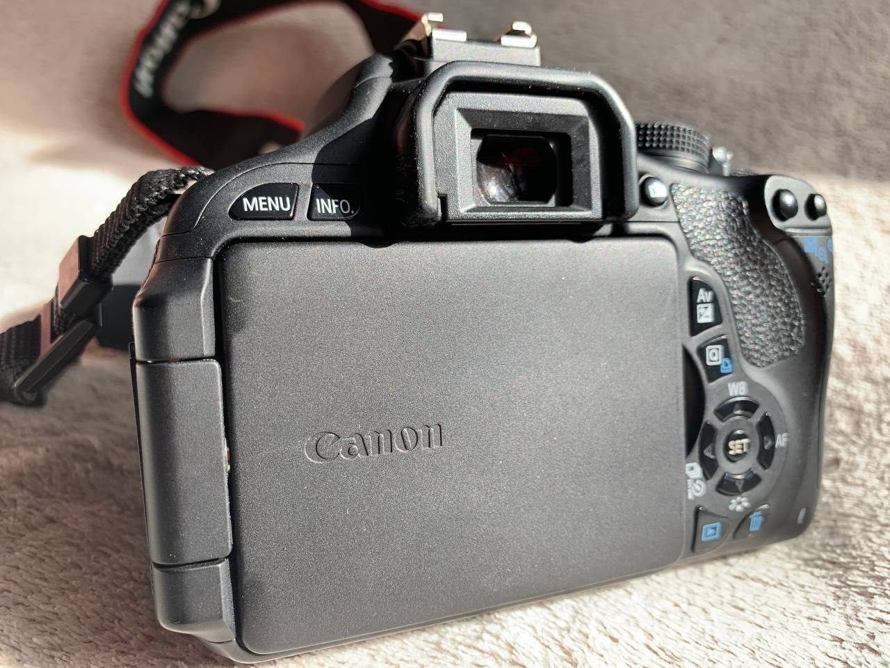 Canon 600D (Canon EOS 600D)