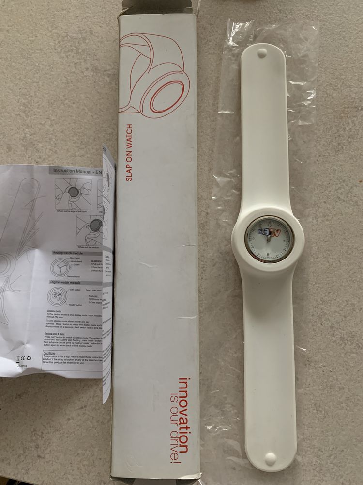 Zegarek gumowy na rękę EskaTv biały analogowy