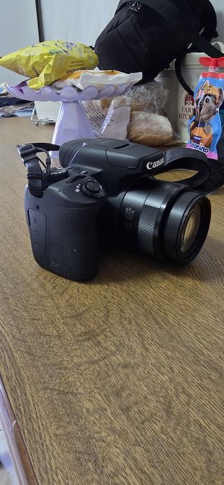 Canon PowerShot SX70 HS – Zoom 65x (21-1365mm)
