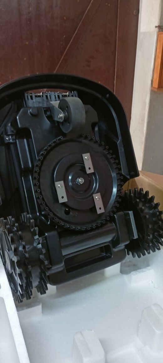 Robot koszący do trawy