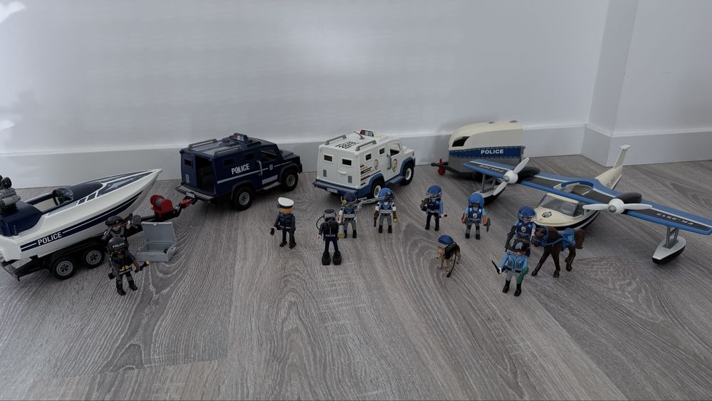 Playmobil varias figuras e veiculos Policia