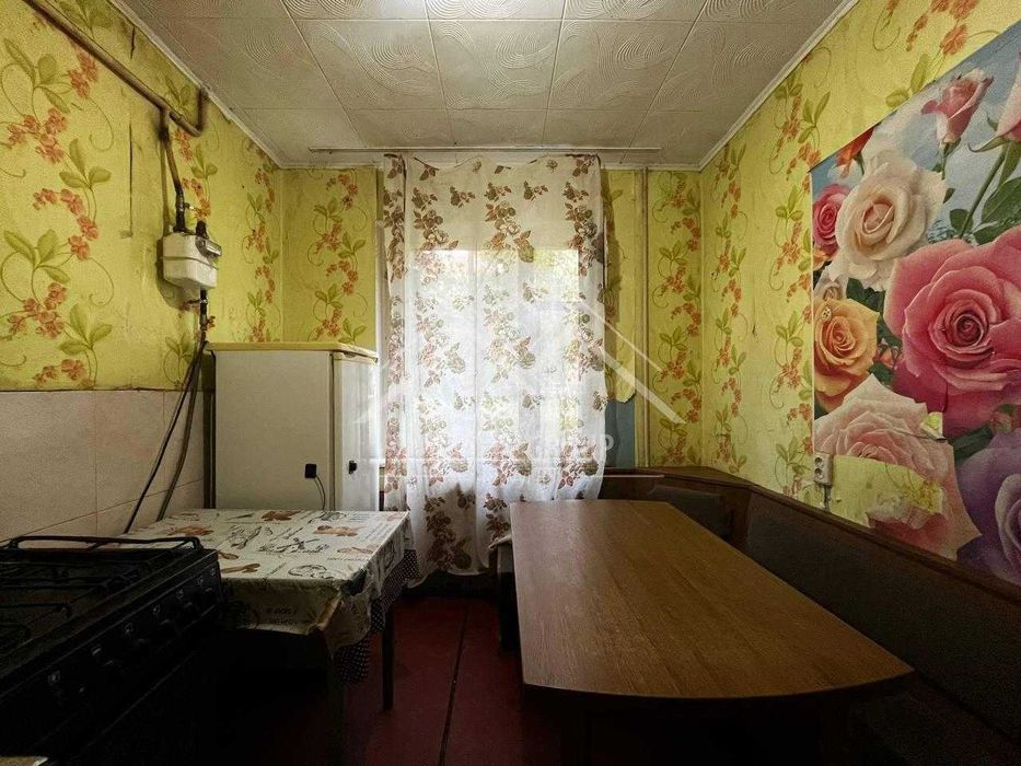 Продаж 2к квартири під ремонт на Сонячному