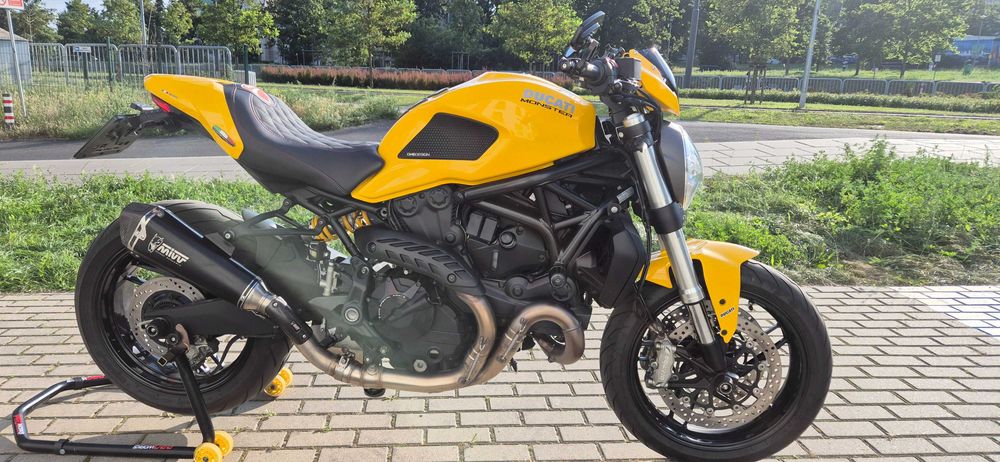 Ducati Monster 821, Salon Polska