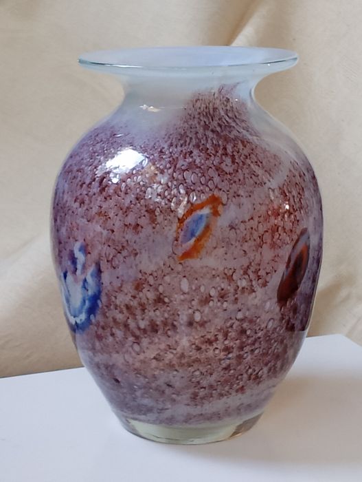 Ваза для квітів із гутного скла