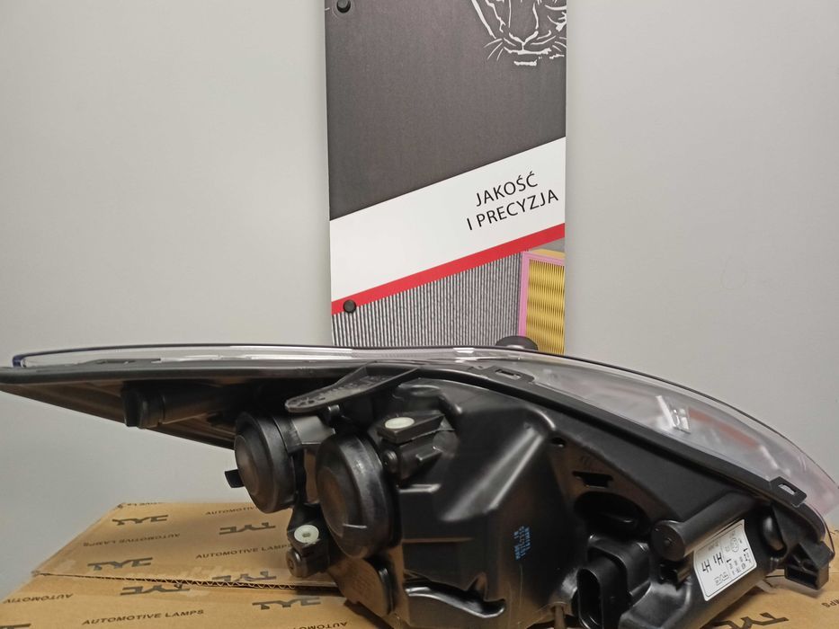 Ford Focus MK2 08-12 Lampa/Reflektor przód lewy /H1+H7