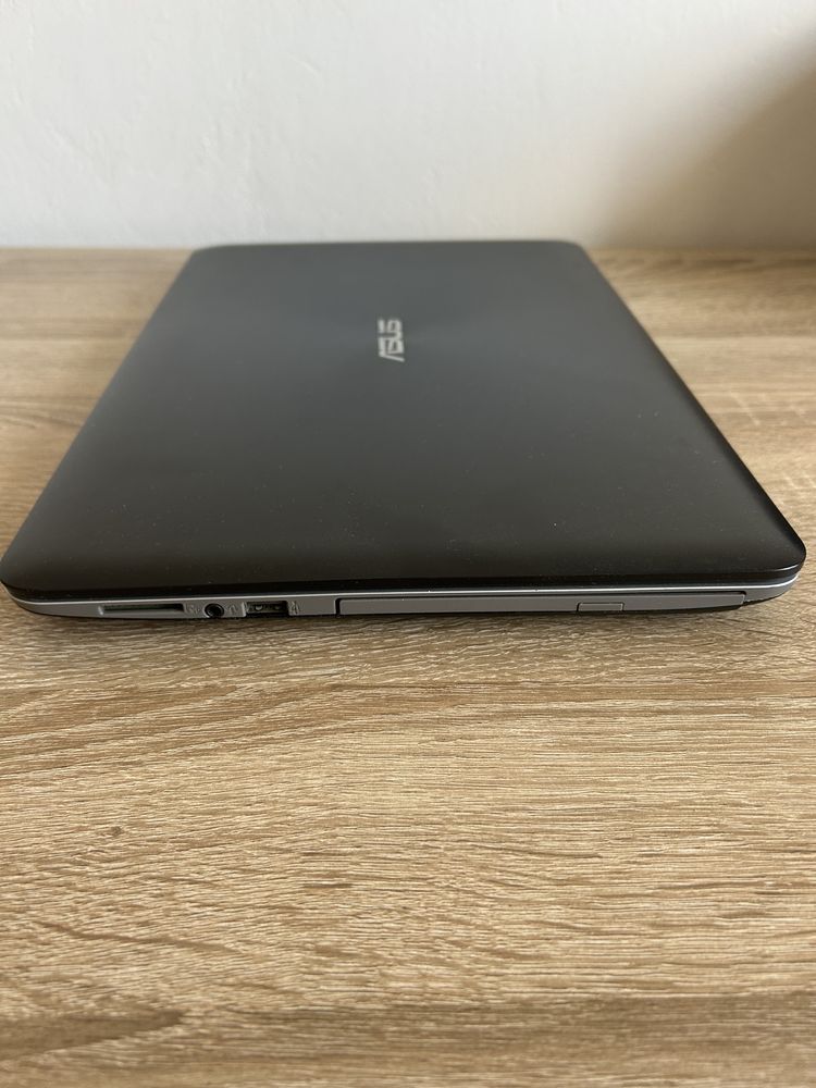 Laptop Asus R558U