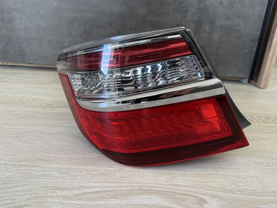 Фонарь задний левый внешний toyota camry 55 81561-33610