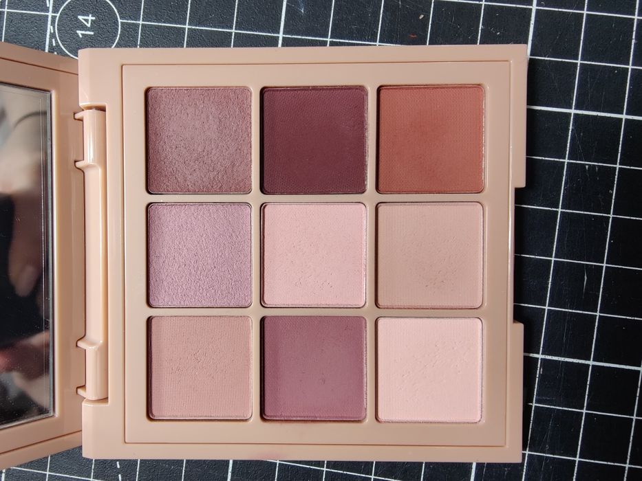 Paleta cieni Huda Beauty Matte obsession, stan idealny