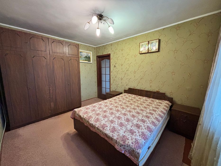 Трикімнатна квартира в районі ЦРЛ