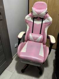 Różowy fotel gamingowy