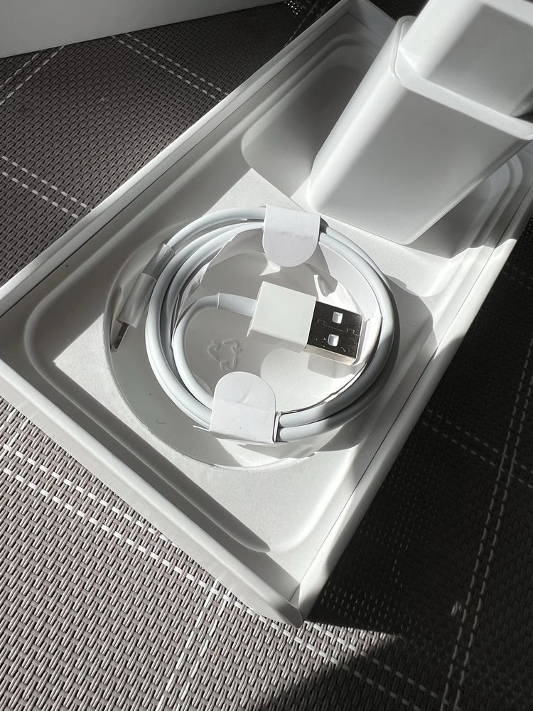 Ładowarka do iPhone uniwersalna 2.4A z kablem USB-lightning