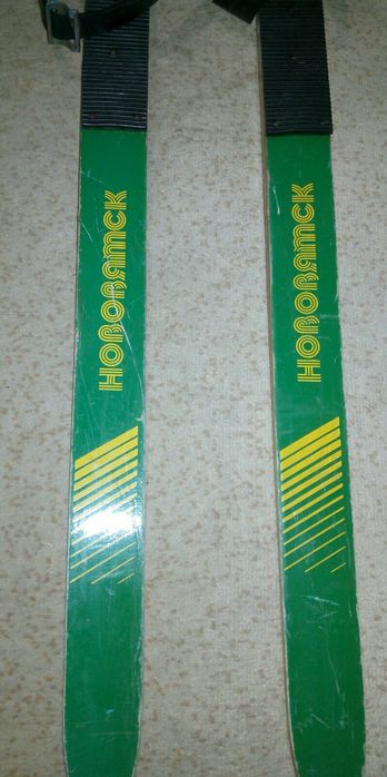 Лыжи беговые с палками времён СССР Юность.