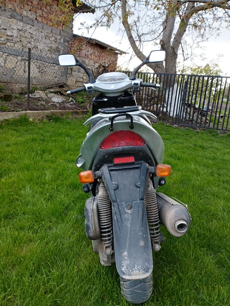 Скутер Aprilia 125