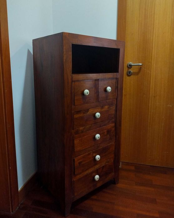 Móvel em Madeira Maciça