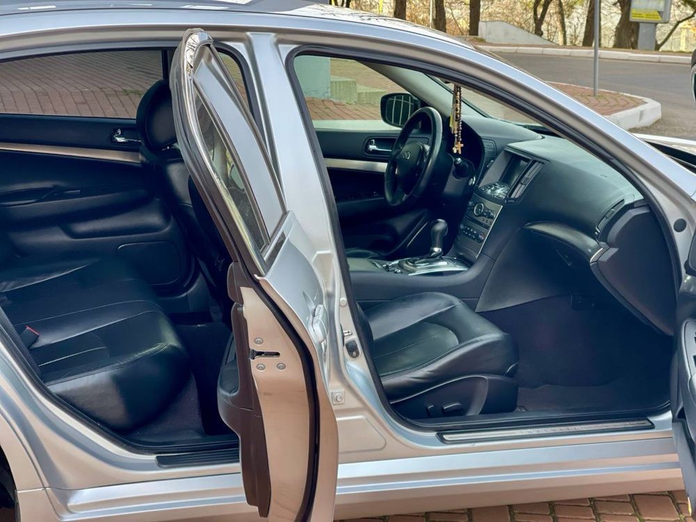 Infinity G25 2011 2.5 Бензин 4WD