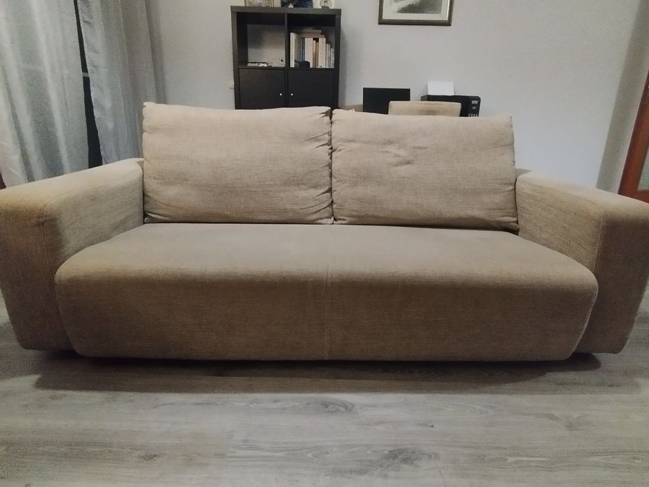 Sofá em tecido de 3 lugares
