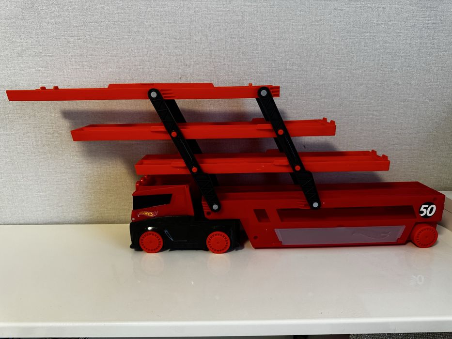 Вантажівка-транспортер Hot Wheels