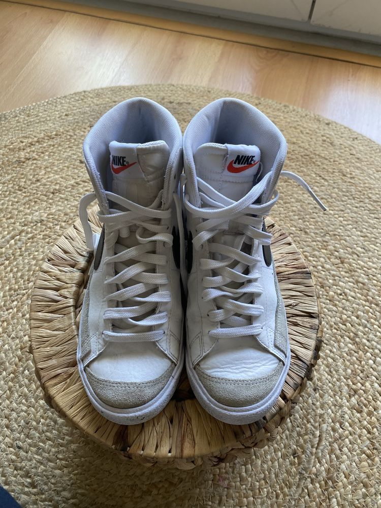 Ténis brancos da Nike