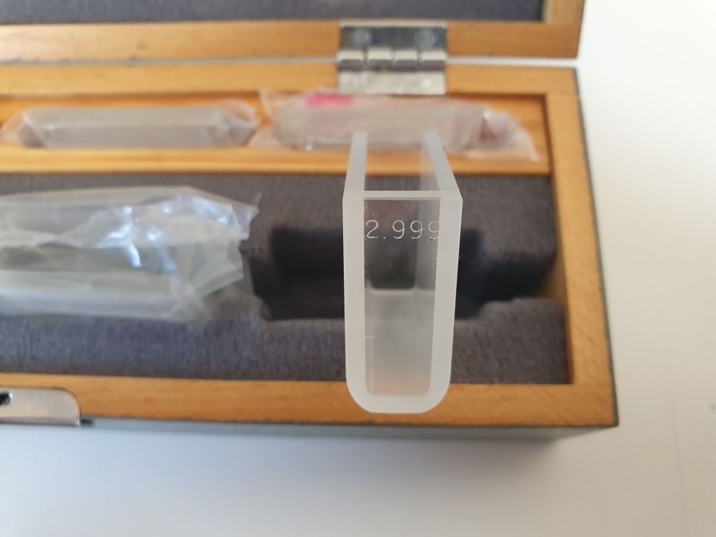 Kuwety spektrofotometryczne kwarcowe Glas Kleinkuvette 8 3cm