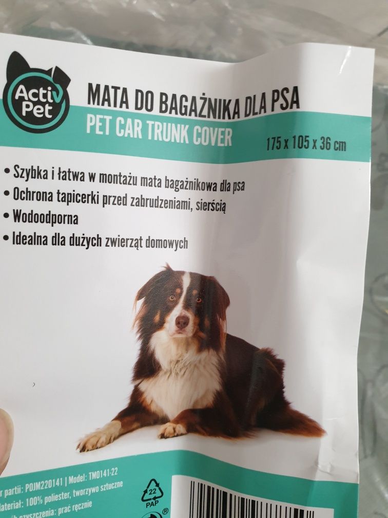Mata do bagaznika dla psa pupila