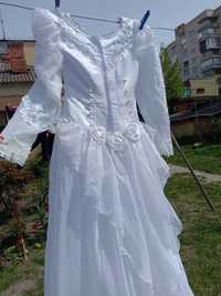 Гарне весільне плаття