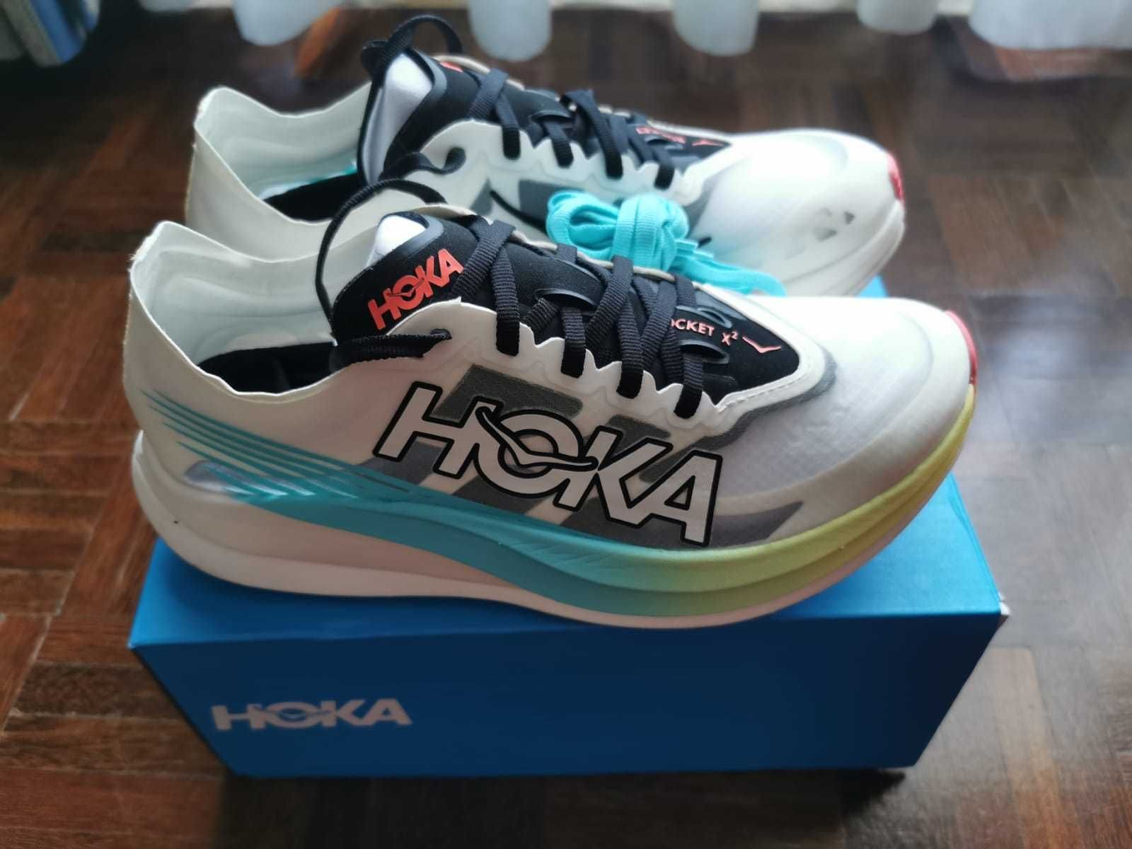 Sapatilhas de running Hoka U Rocket X 2, com placa de carbono.