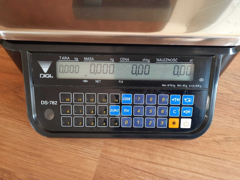 waga kalkulacyjna z wysięgnikiem w czarnej obudowie DIGI DS-782