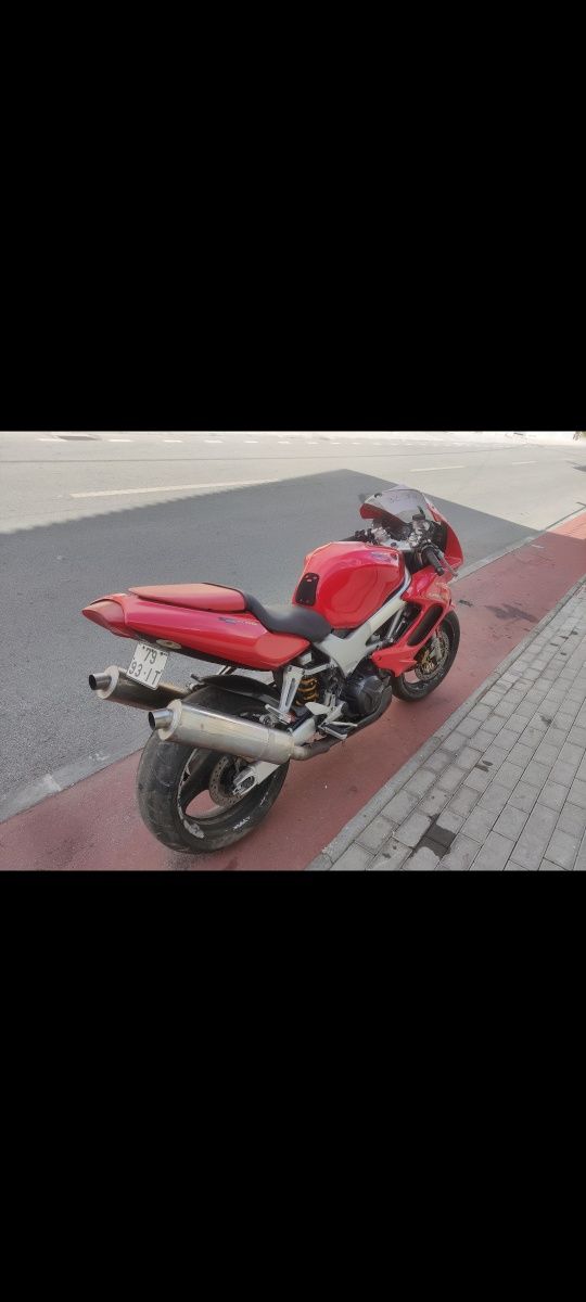 Honda vtr 1000 cilindrada